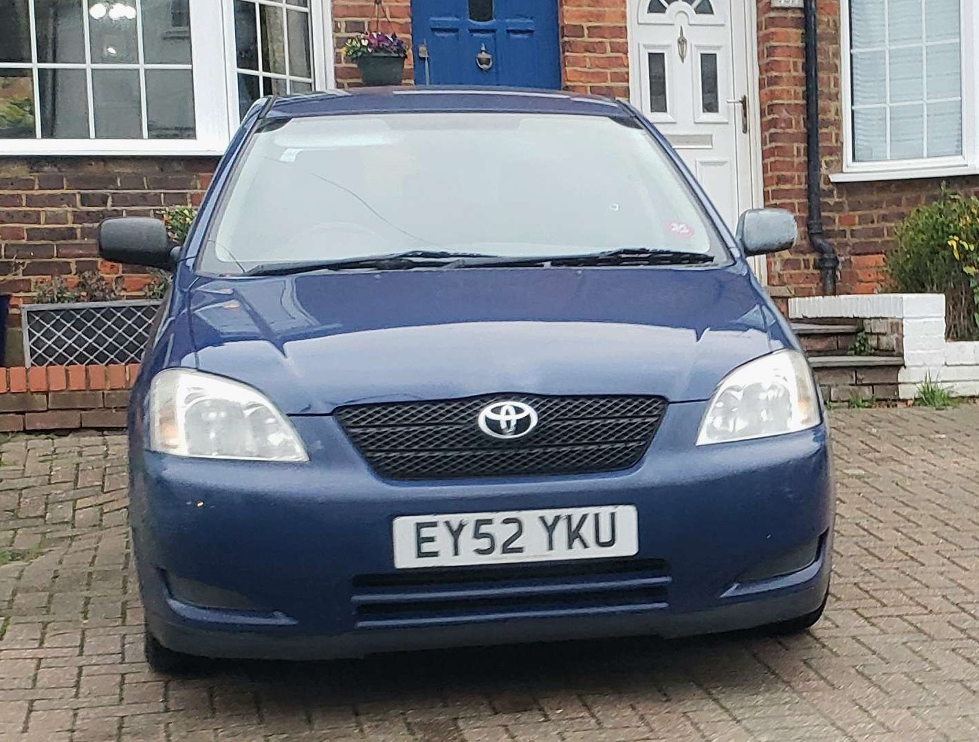 EY52YKU, Toyota Corolla 9th gen (RunX) 5-door Hatch (E120), 2001–2007