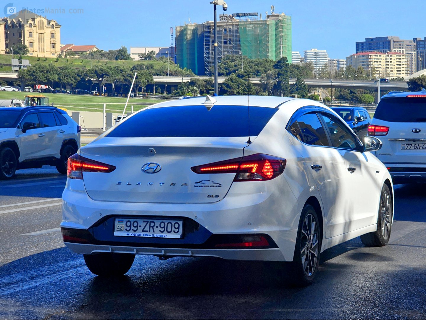 99 ZR 909, Hyundai Elantra 