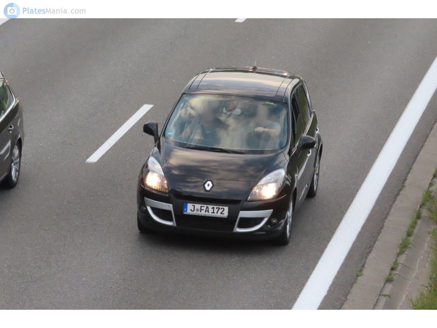 J FA 172, Renault Scénic 