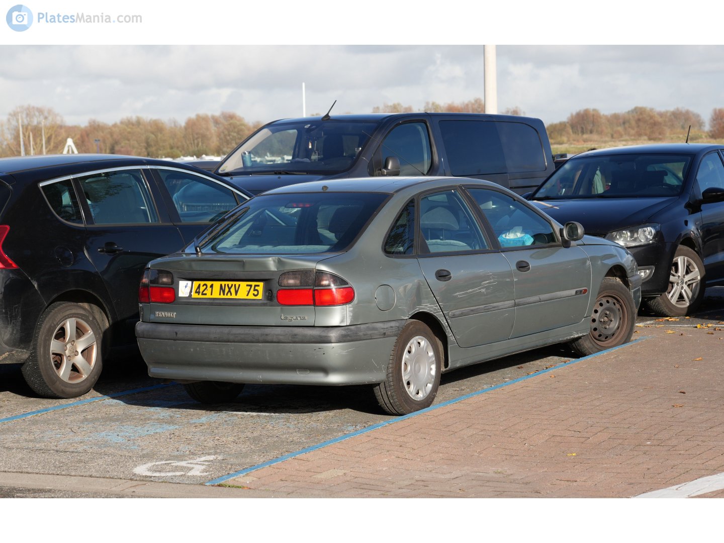 421 NXV 75, Renault Laguna 1st gen Liftback (X56), 1994–2000