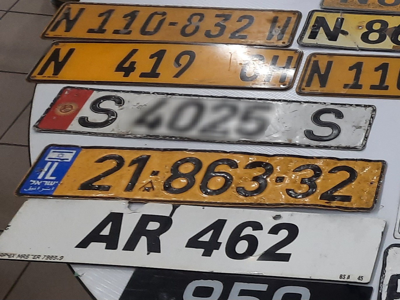 21-863-32, License plate without vehicle 