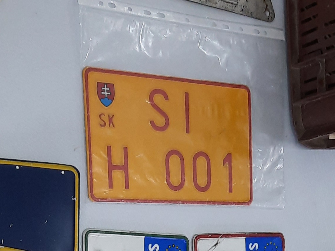 SI H 001, License plate without vehicle 