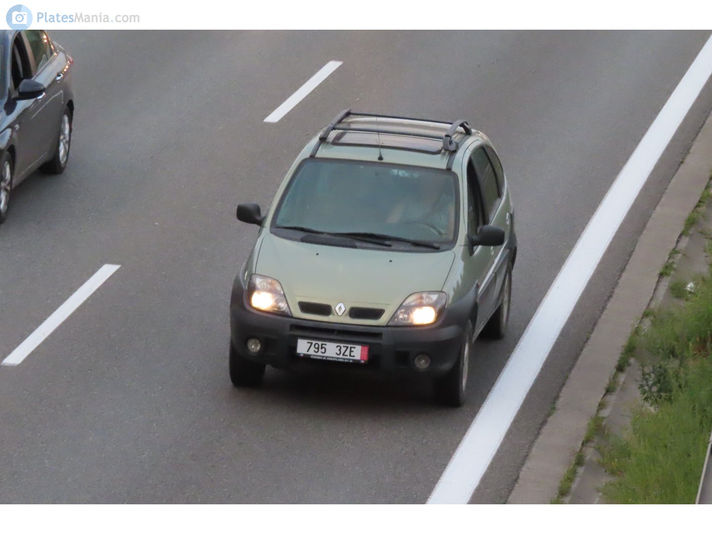 795 3ZE, Renault Scénic 