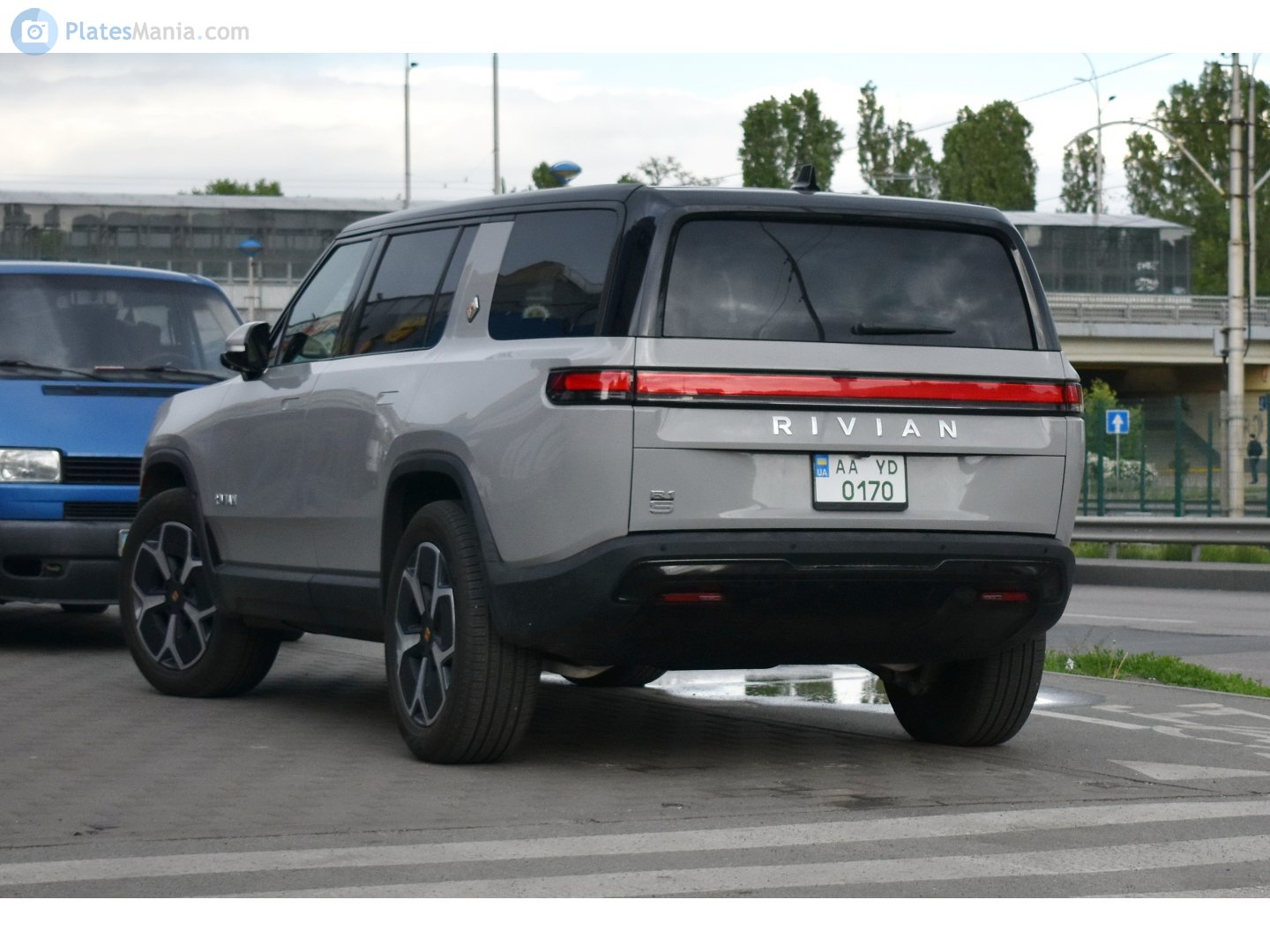 AA 0170 YD, Rivian R1S 1st gen, 2022–