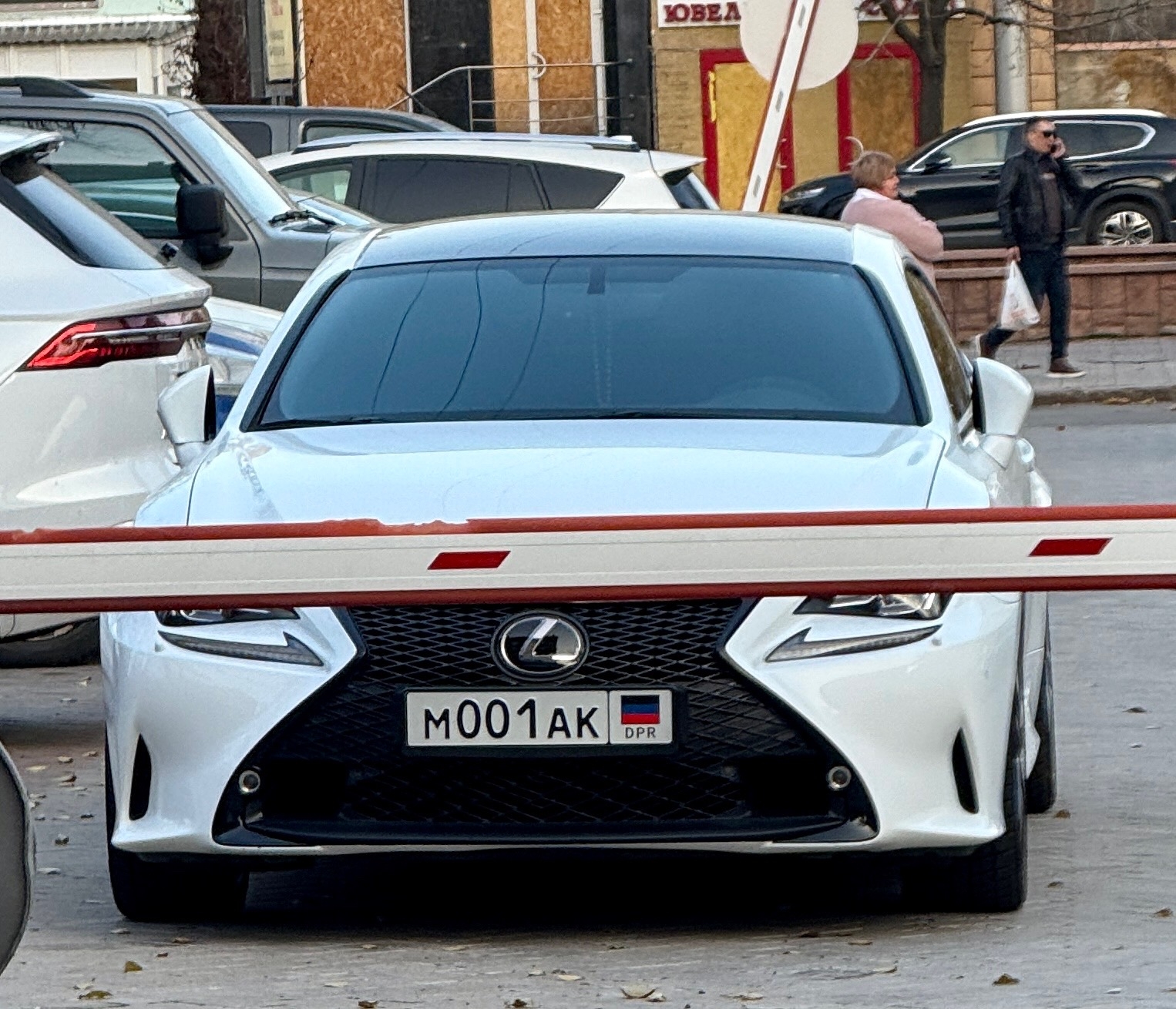 м 001 ак, Lexus ES 