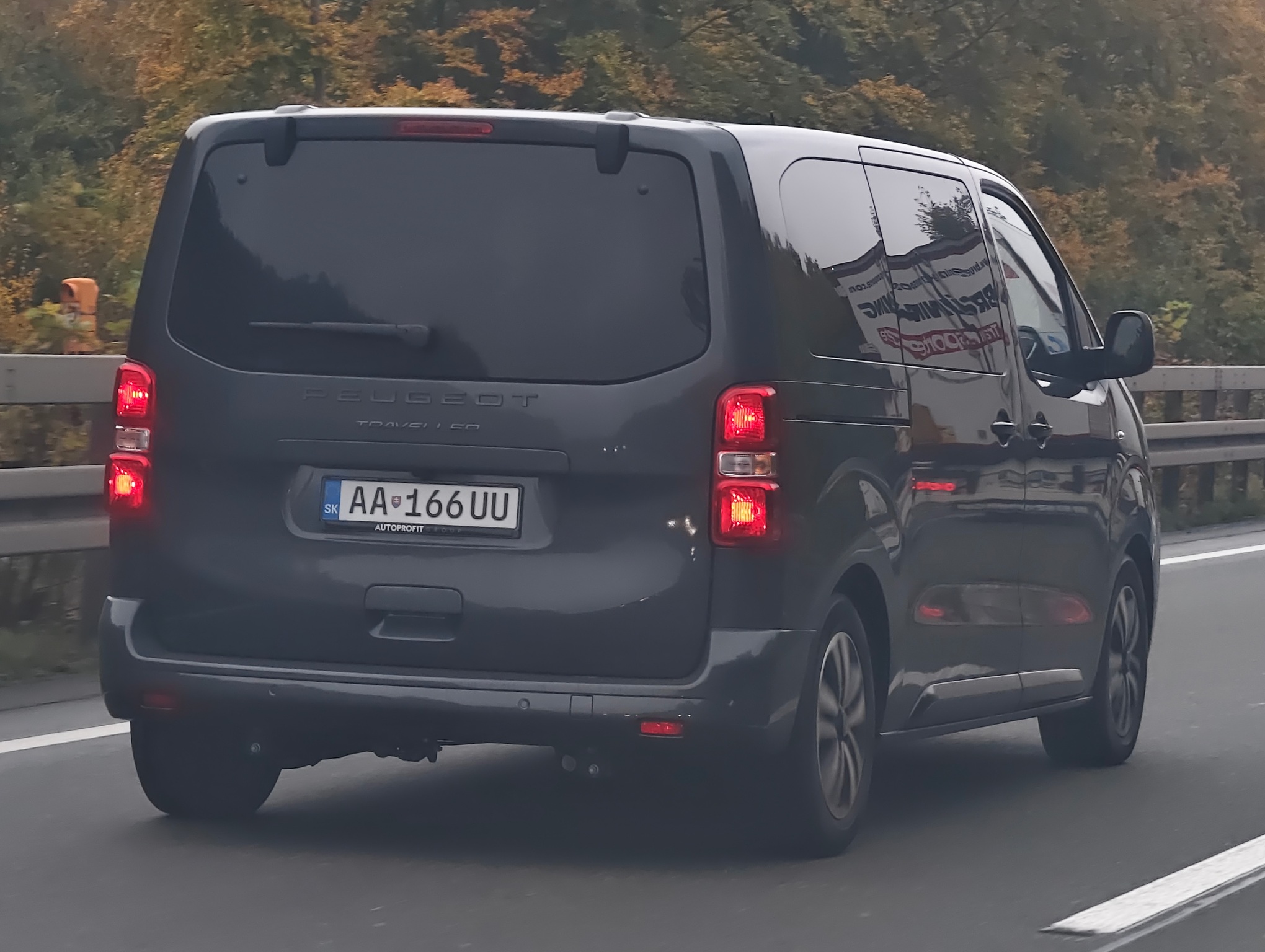 AA 166UU, Peugeot Traveller 