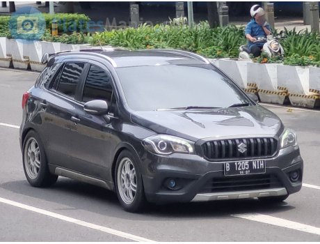 B 1205 NIH, Suzuki SX4/S-Cross