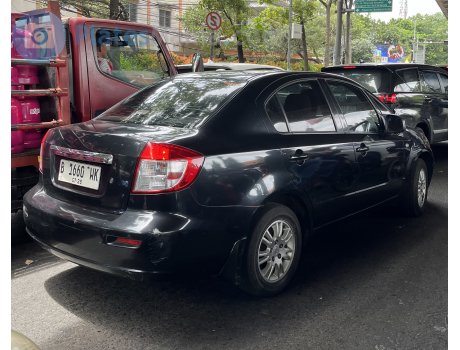 B 1660 WK, Suzuki Baleno