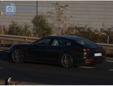 4218 JWB, Porsche Panamera