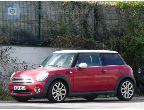 862 CJZ 44, MINI Hatch