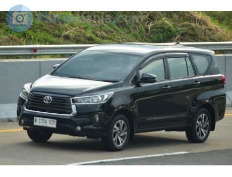 B 1756 RZM, Toyota Innova