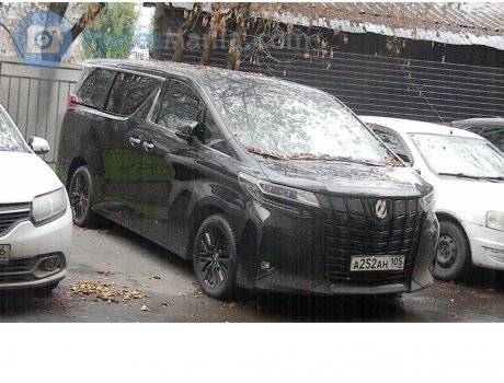 а252ан105, Toyota Alphard