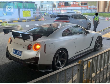 粤B·E8D89, Nissan GT-R