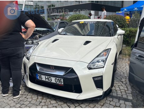 16 HG 016, Nissan GT-R