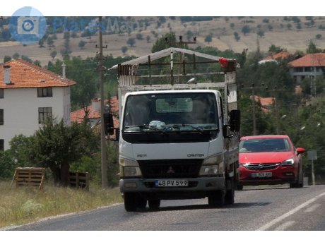 48 PV 599, Mitsubishi Fuso Canter