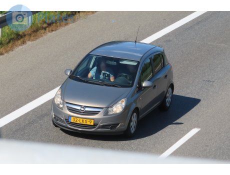 32-LKS-9, Opel Corsa