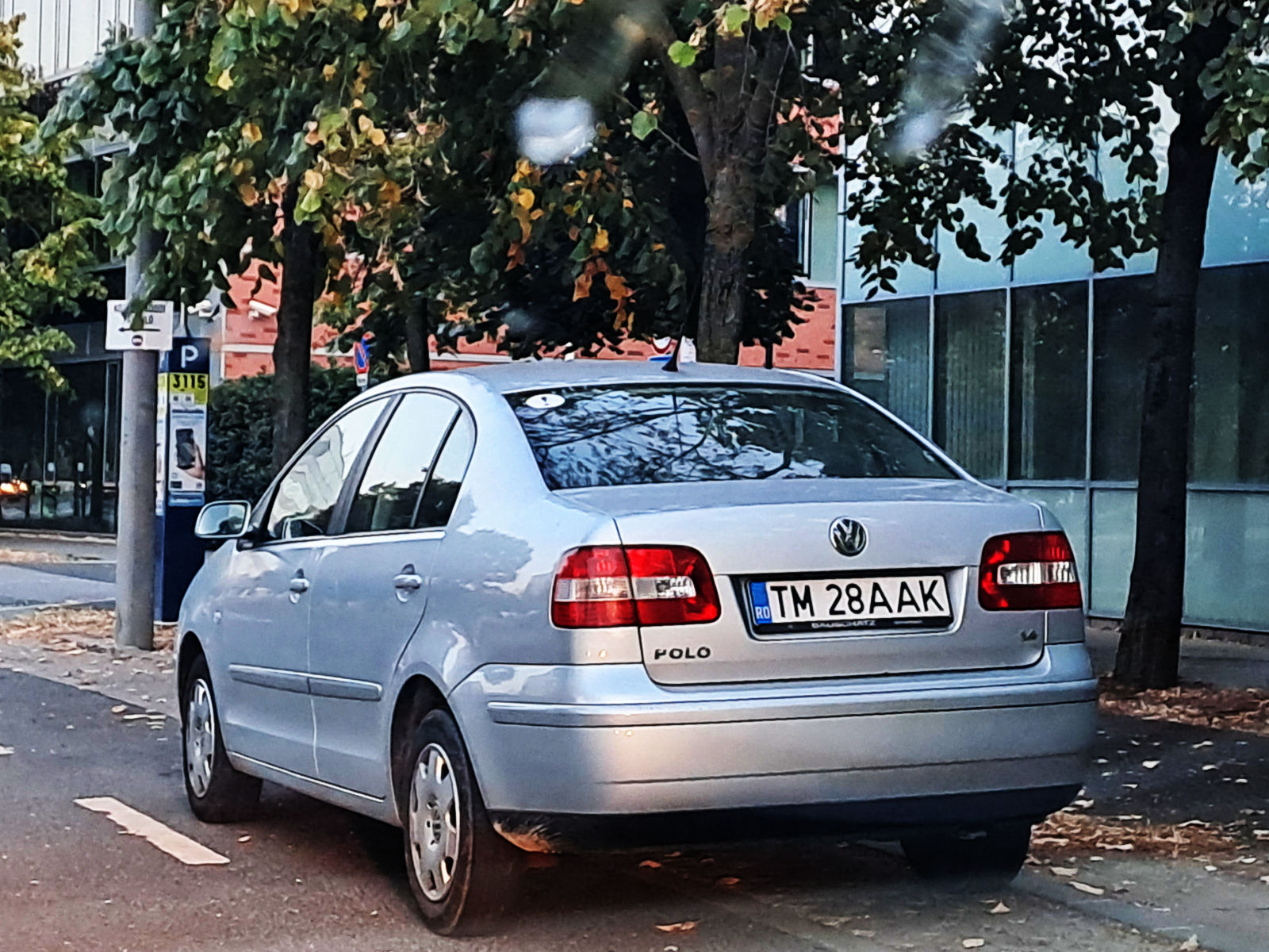 TM 28 AAK, Volkswagen Polo 4th gen Classic Sedan (9N2), 2003–2005