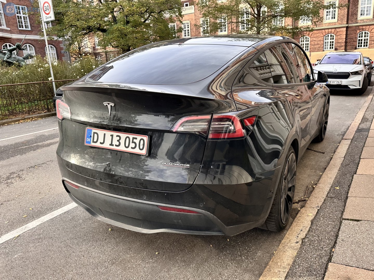 DJ 13050, Tesla Model Y 1st gen (5YJY), 2020–2025