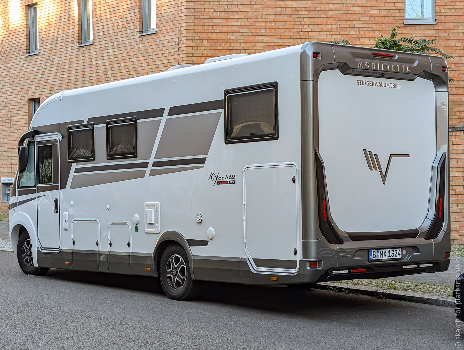 B MX 1324, Mobilvetta K-Yacht 