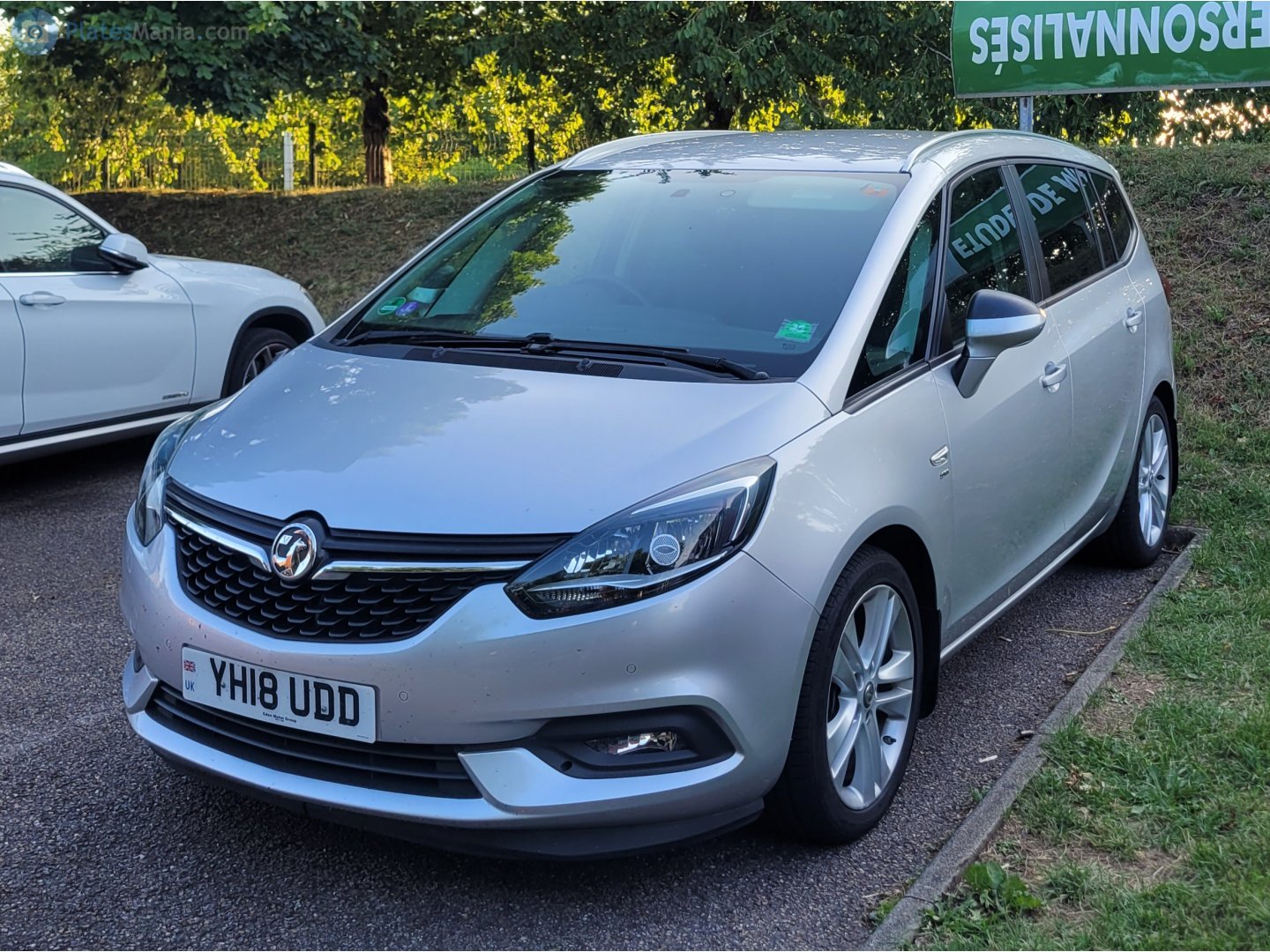 YH18UDD, Vauxhall Zafira 3rd gen (C; P12), facelift, 2016–2018