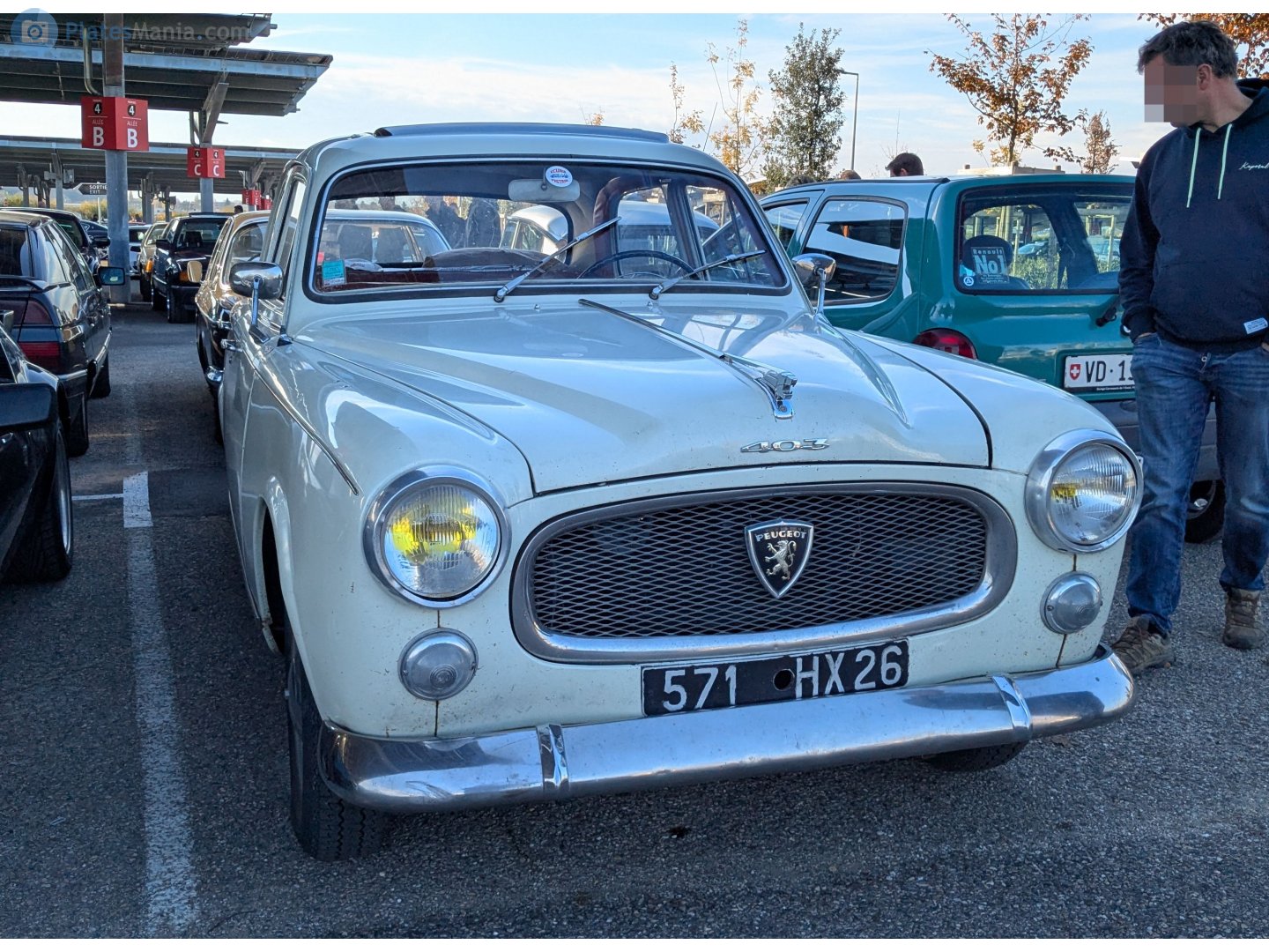 571 HX 26, Peugeot 403 