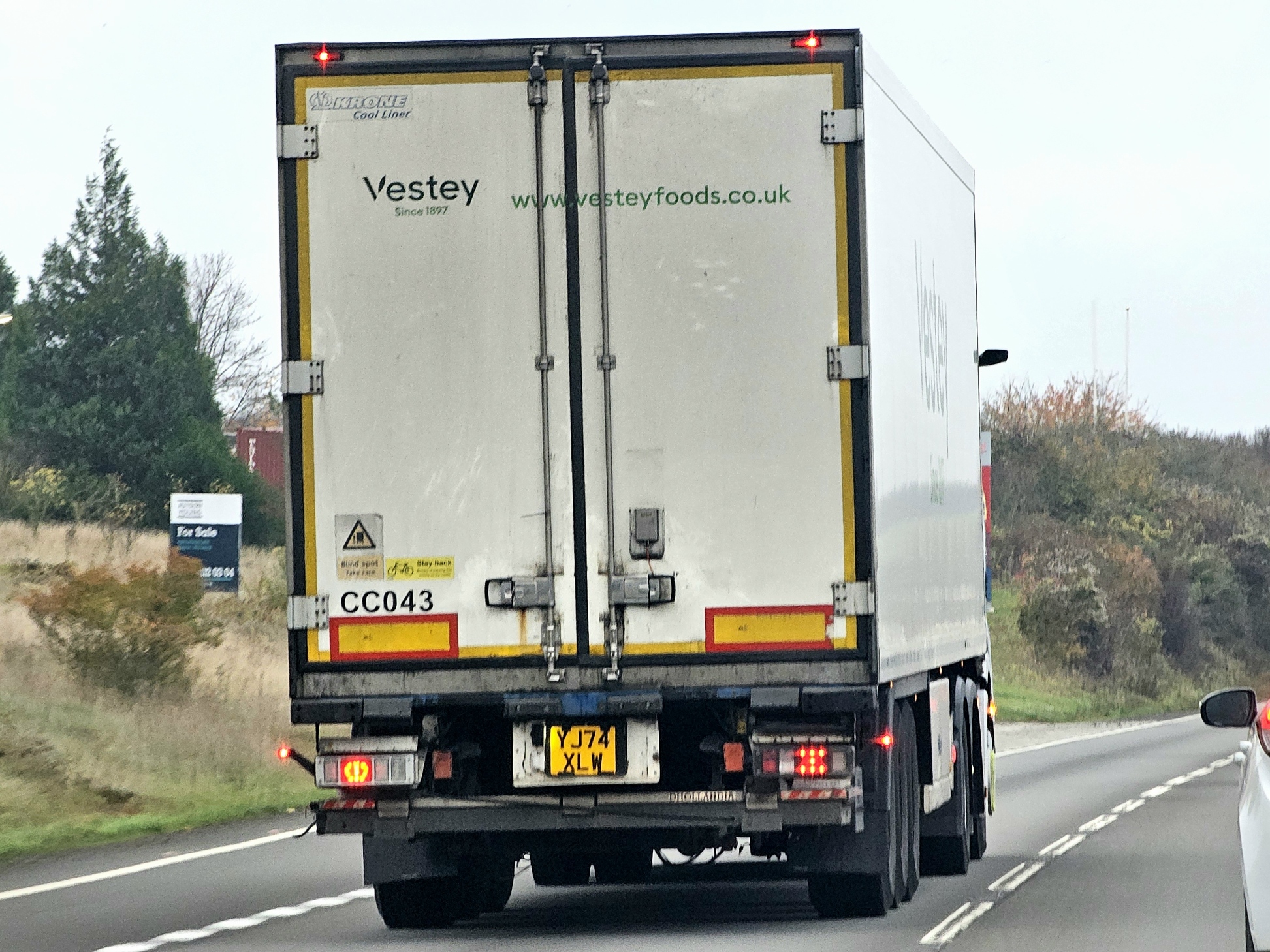 YJ74XLW, Krone Cool Liner 