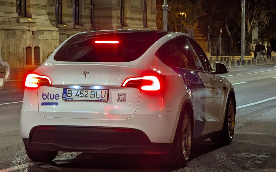 B 452 BLU, Tesla Model Y 1st gen (5YJY), 2020–2025