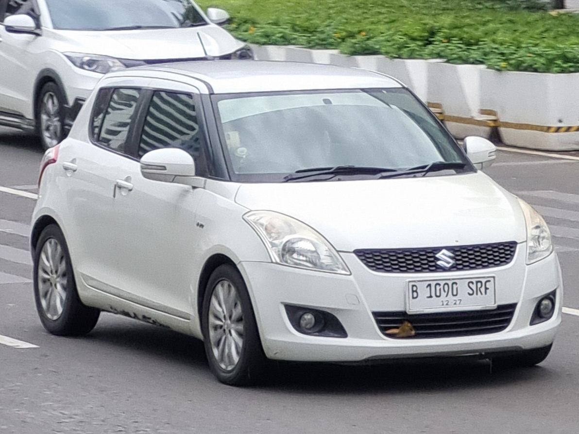 B 1090 SRF, Suzuki Swift 6th gen 5-door Hatch (AZG/ZC72), 2010–2017