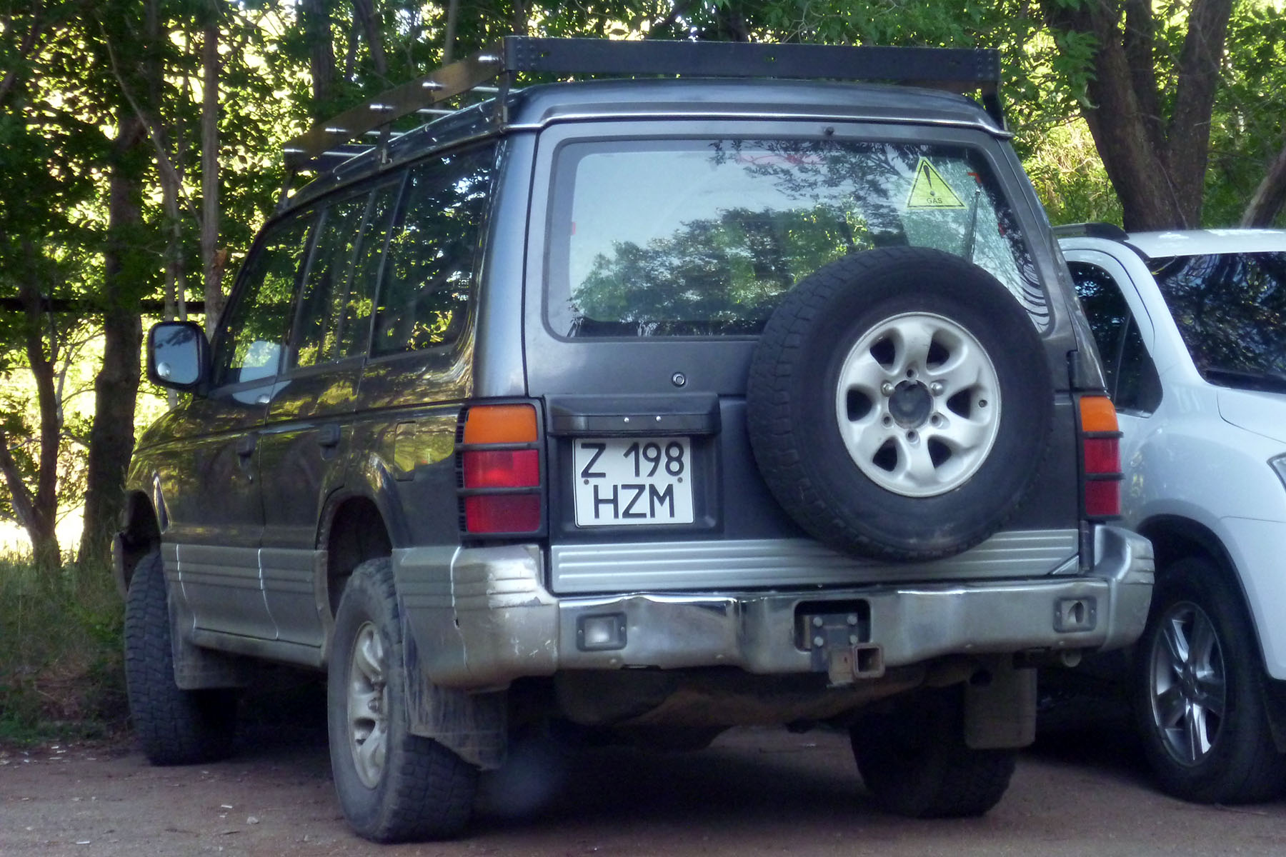 Z 198 HZM, Mitsubishi Pajero 2nd gen 5-door SUV (V40/NH/NJ/NK/NL), 1991–1999 (–2008 for PH-market)
