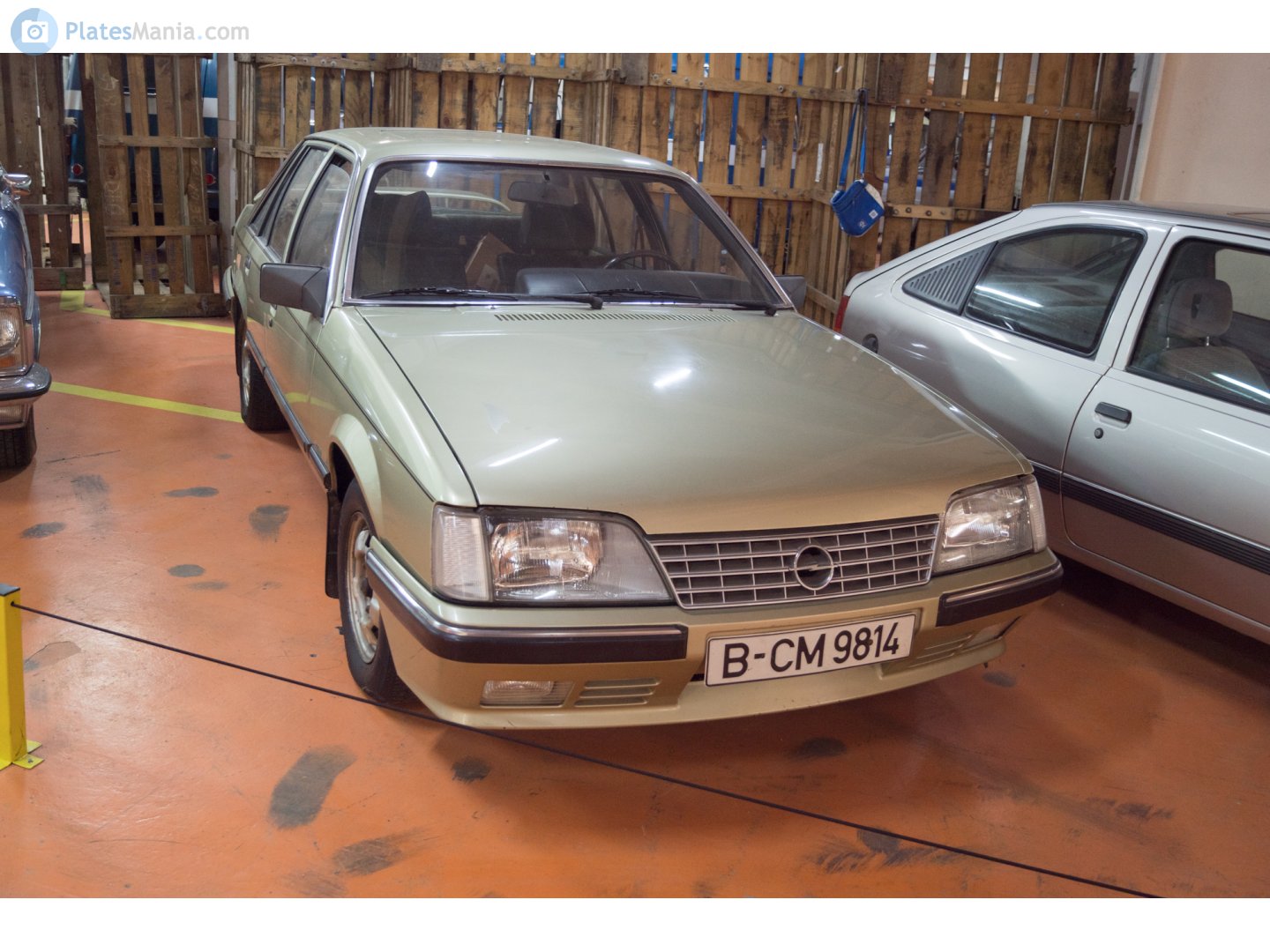 B CM 9814, Opel Senator 