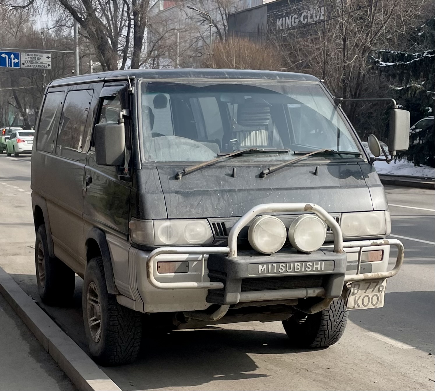 B 776 KOO, Mitsubishi Delica 