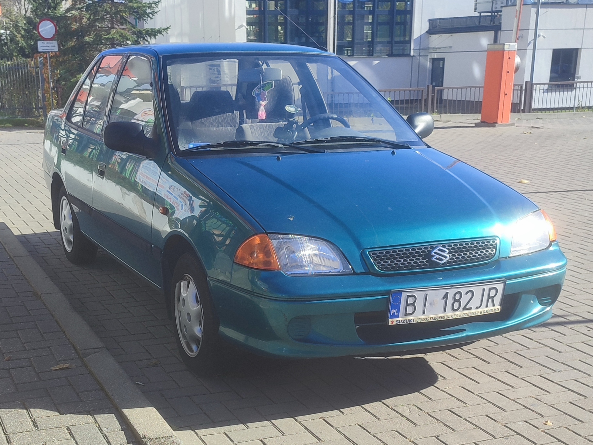 BI 182JR, Suzuki Swift 2nd gen Sedan (SF), facelift, 1996–2004