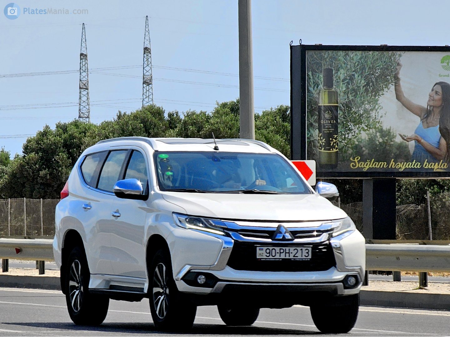 90 PH 213, Mitsubishi Pajero Sport 