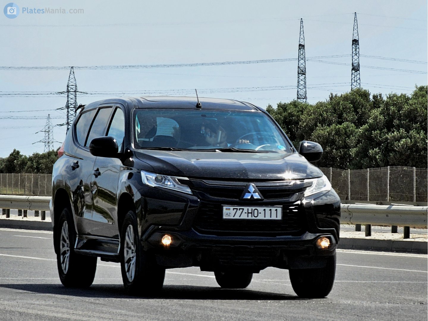 77 HO 111, Mitsubishi Montero 