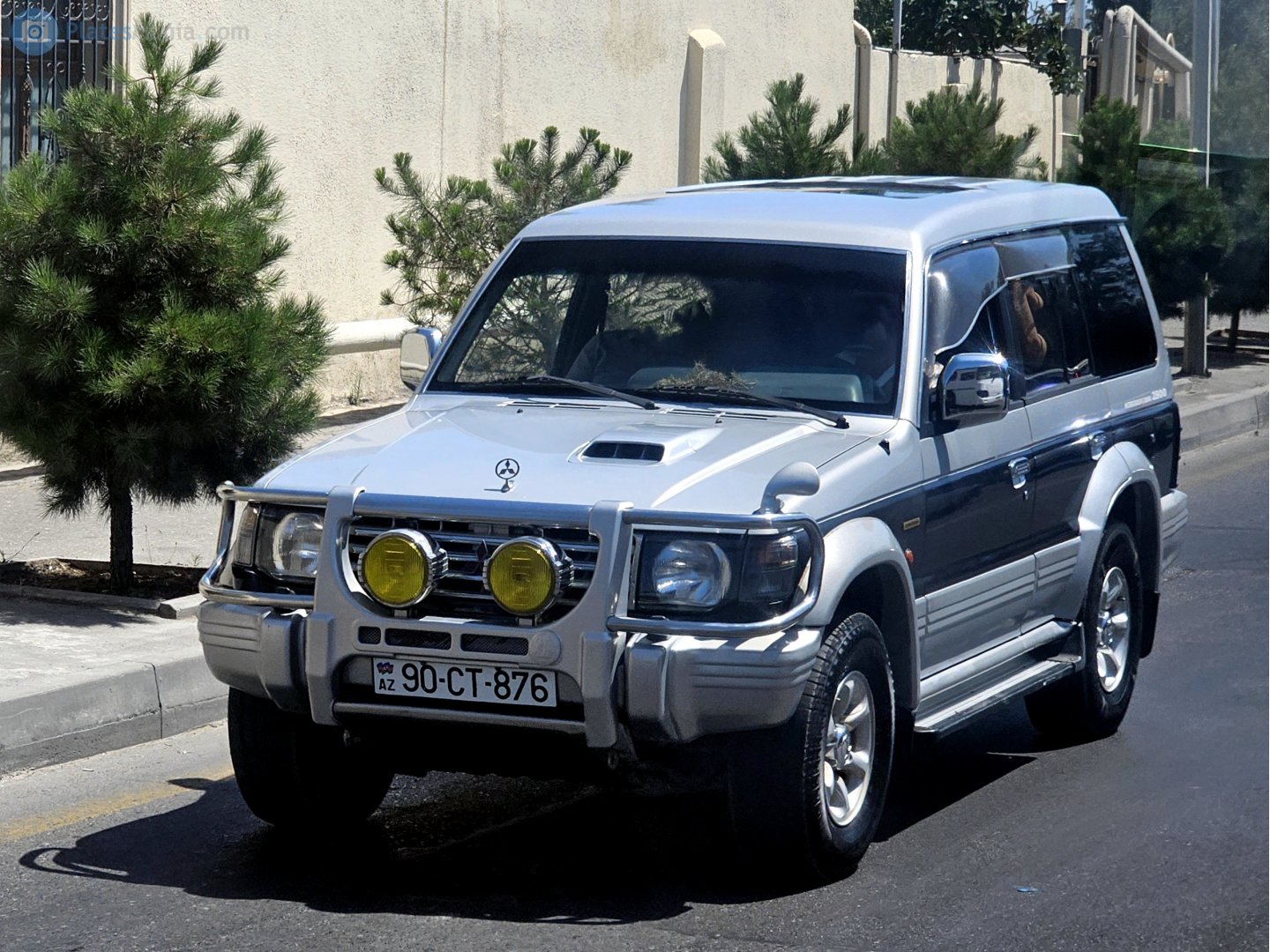 90 CT 876, Mitsubishi Pajero 