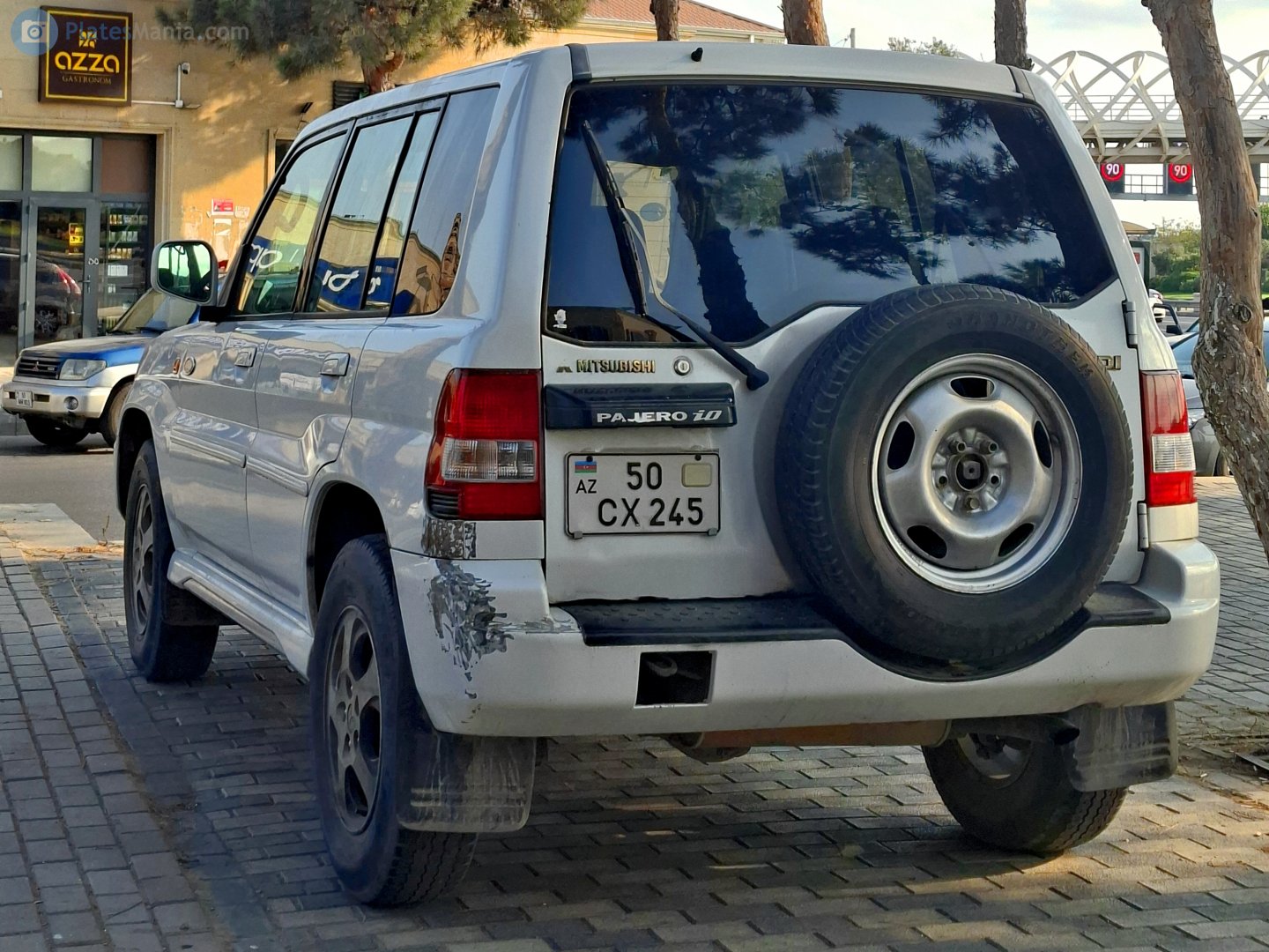 50 CX 245, Mitsubishi Pajero iO 