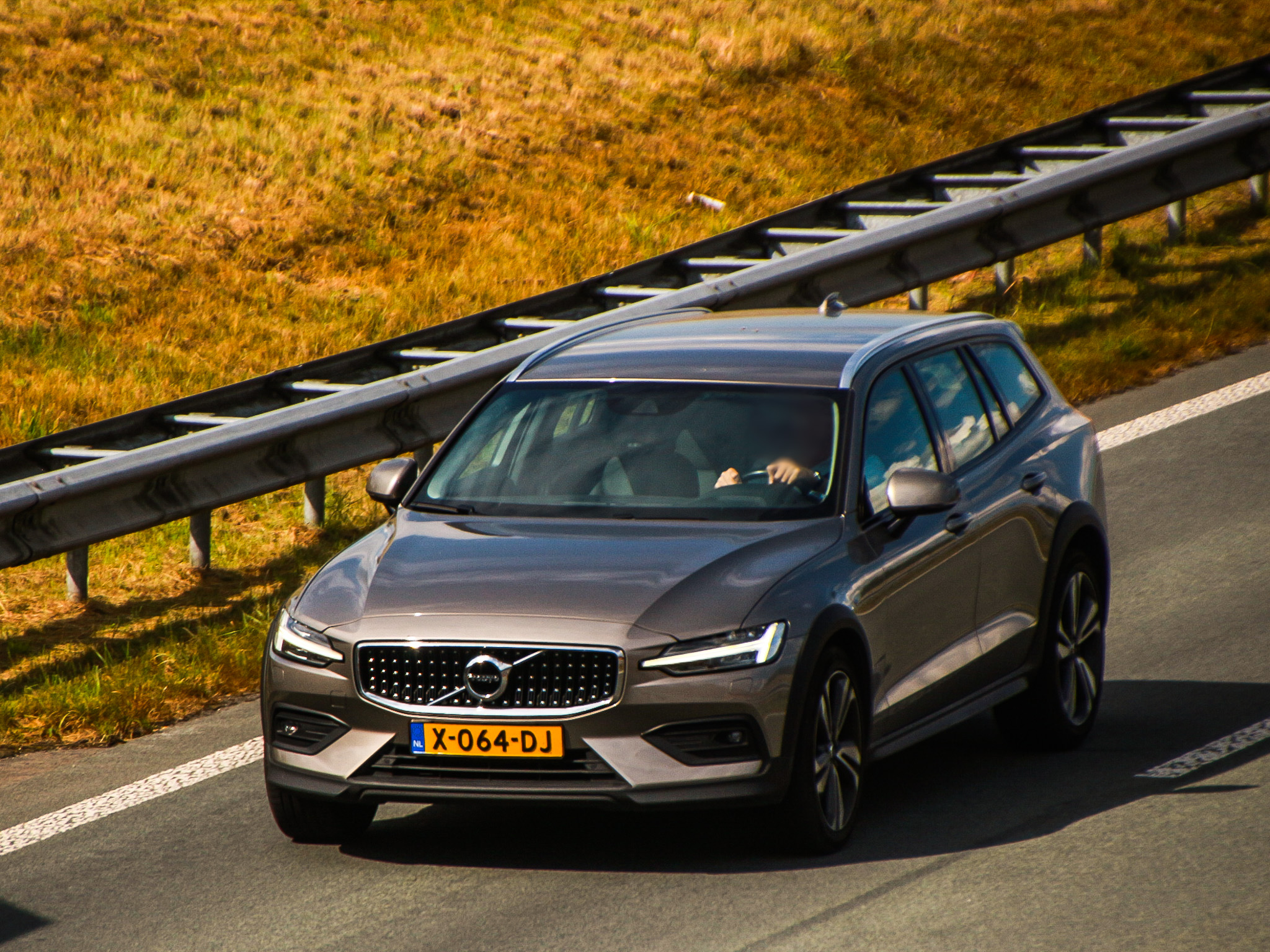 X-064-DJ, Volvo V60 2nd gen Cross Country (225/257), 2018–