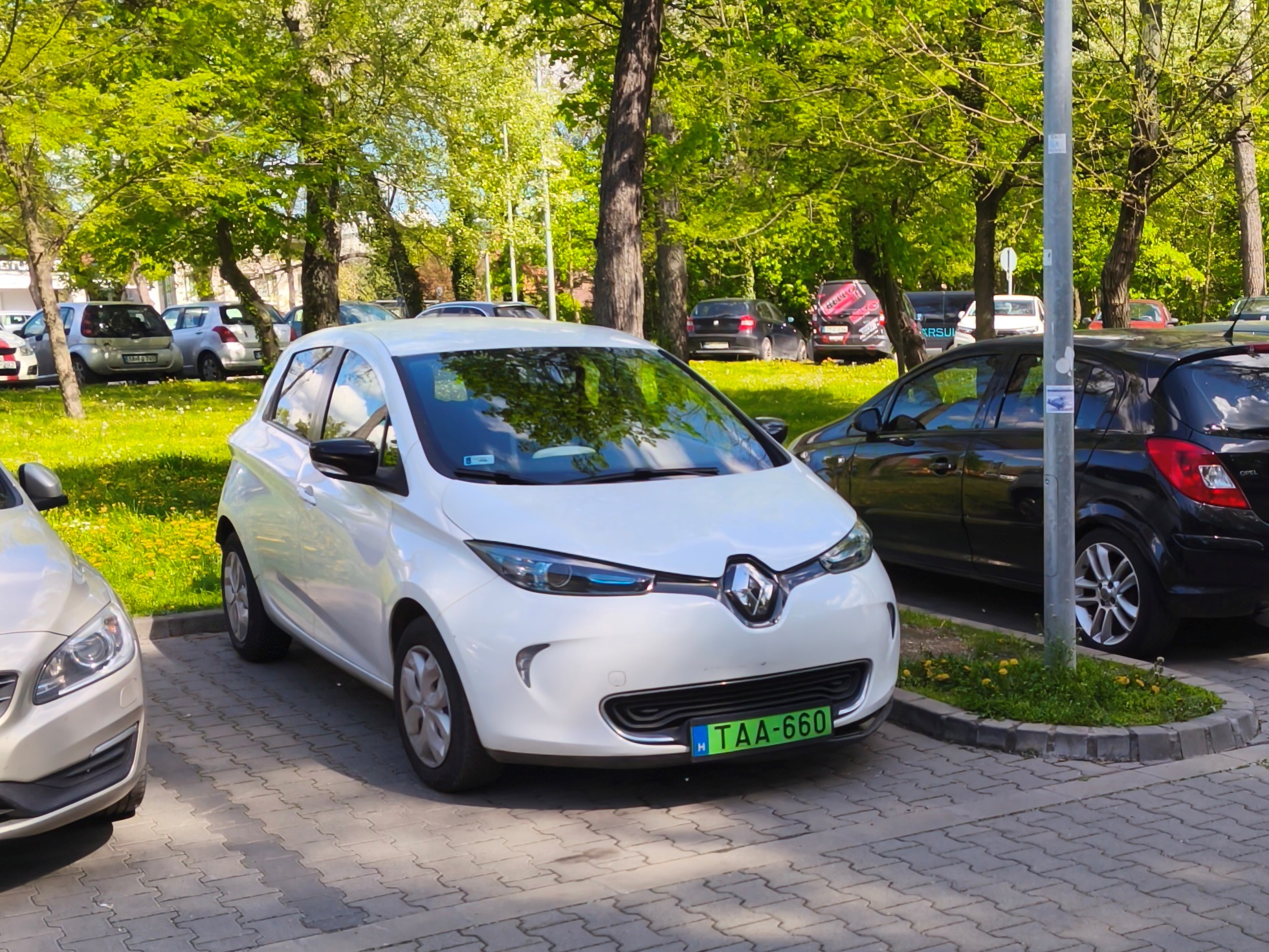 TAA-660, Renault Zoe 