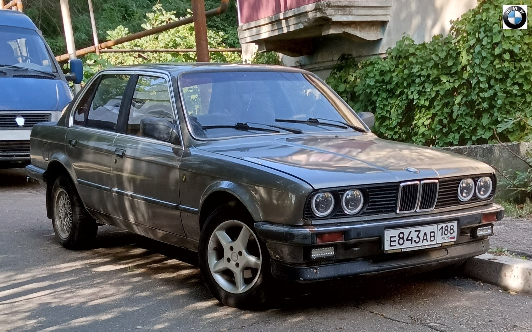 е 843 ав 188, BMW 3 Series 2nd gen Sedan (E30), 1983–1991