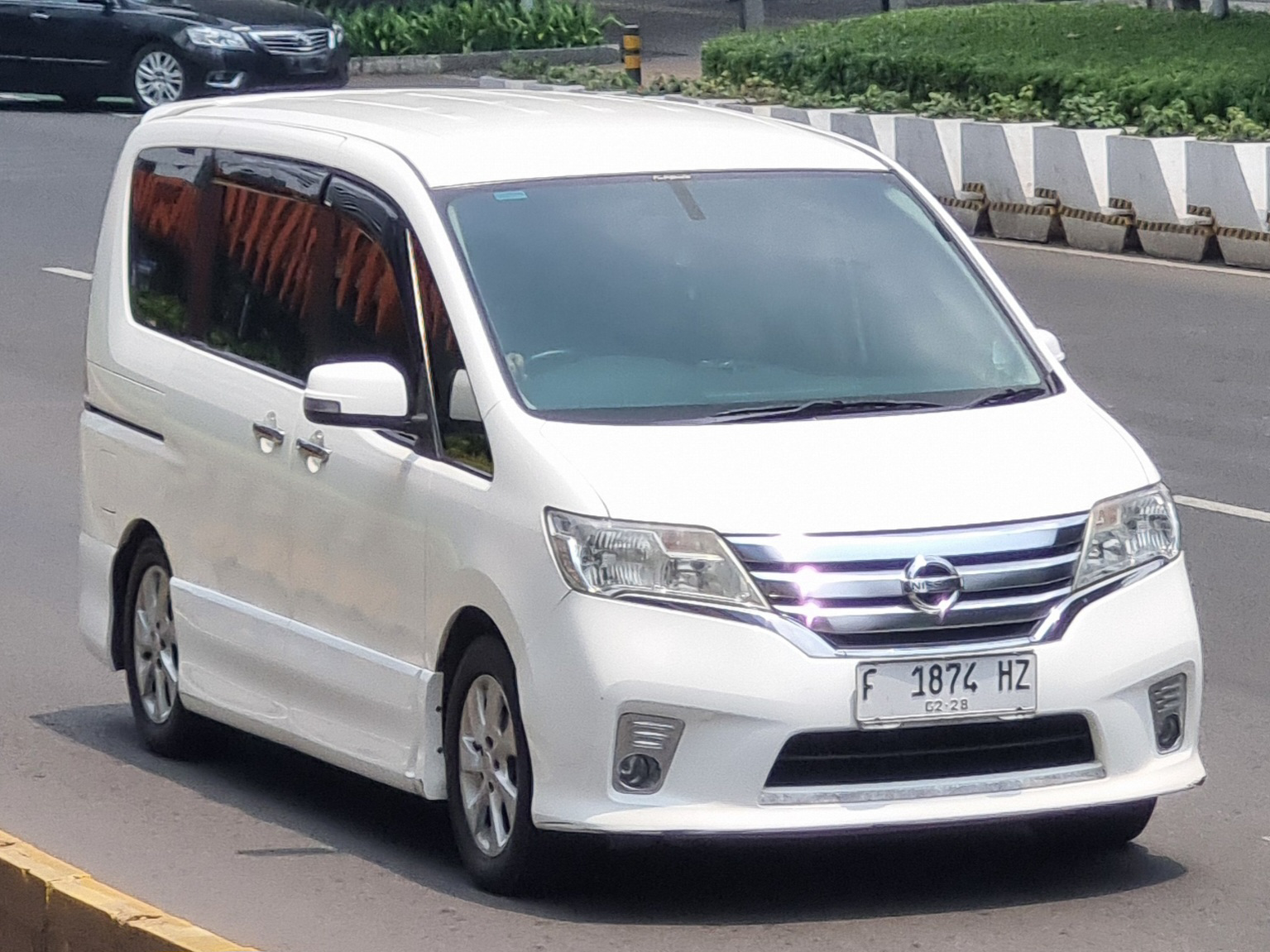 F 1874 HZ, Nissan Serena 4th gen (C26), 2010–2016