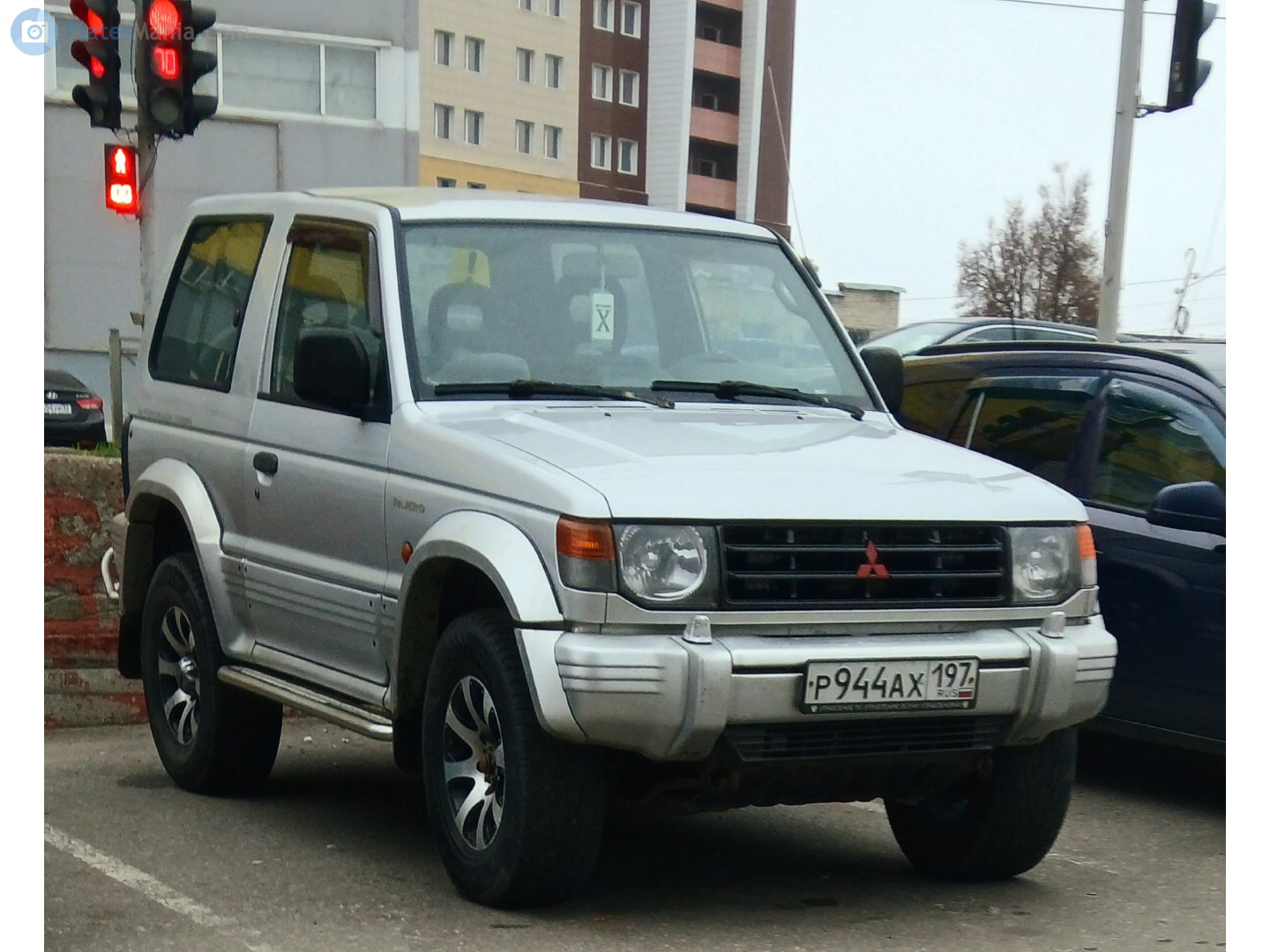р 944 ах 197, Mitsubishi Pajero 2nd gen 3-door SUV (V20/NH/NJ/NK/NL), 1991–1999