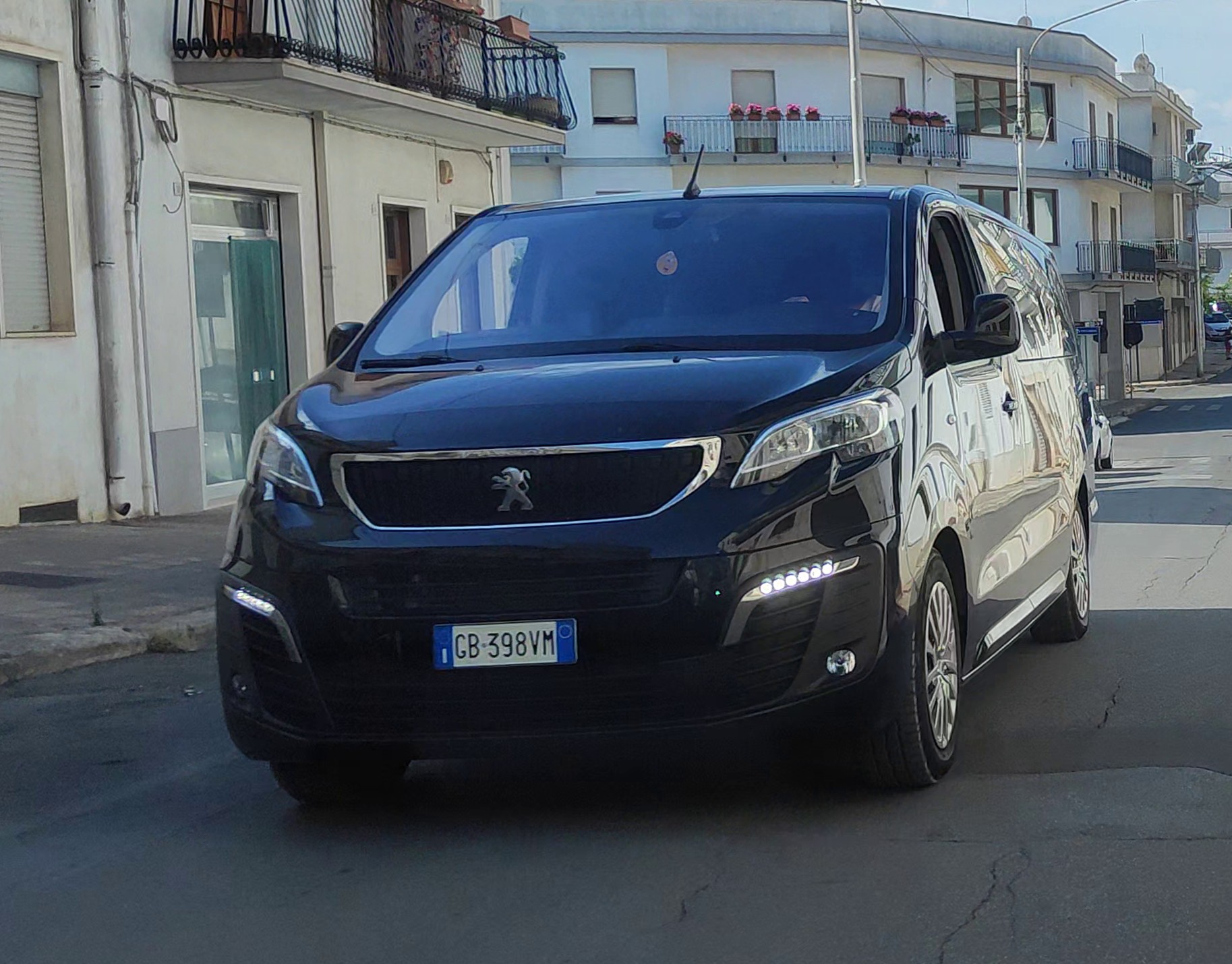 GB 398 VM, Peugeot Traveller 1st gen (K0), 2015–2024