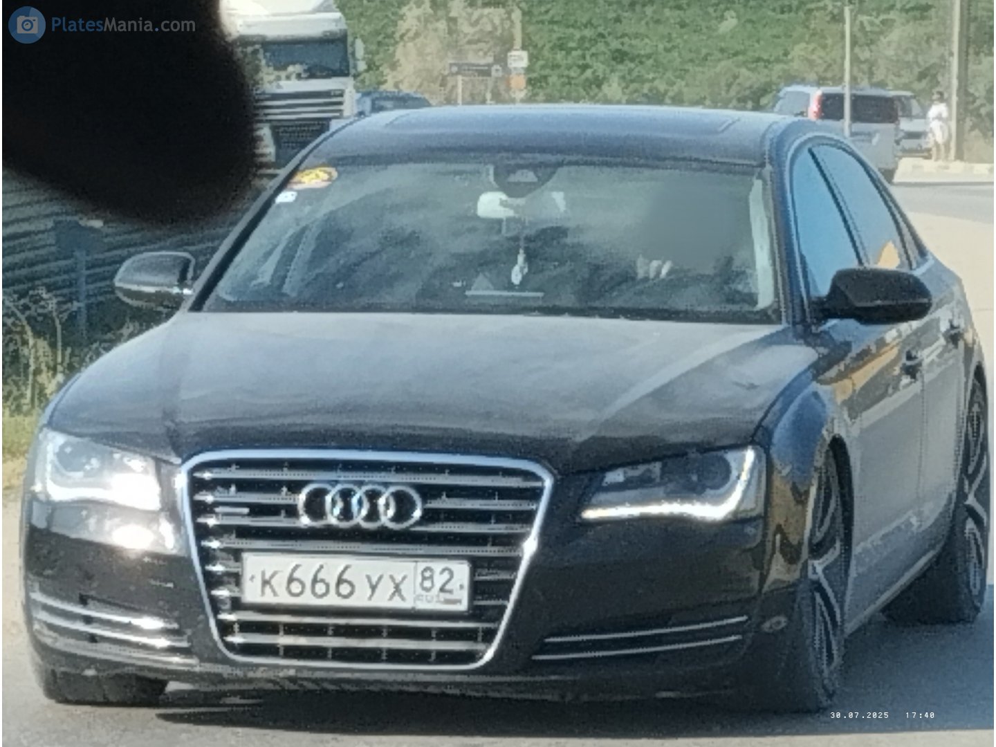 к 666 ух 82, Audi A8 