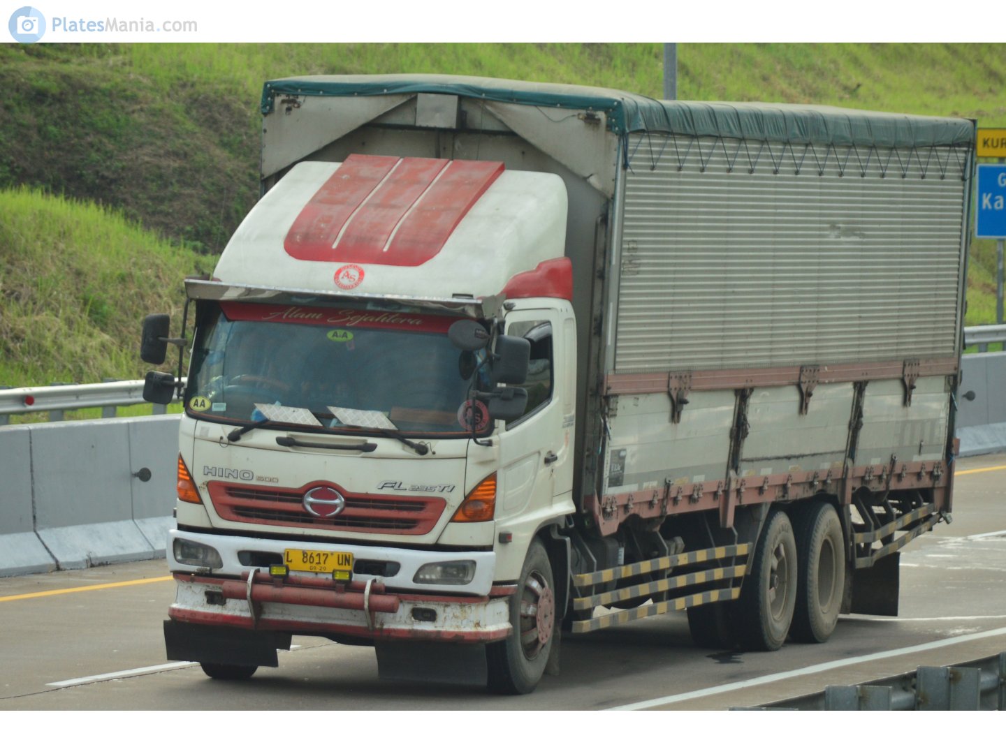 L 8617 UN, Hino 500 Series 