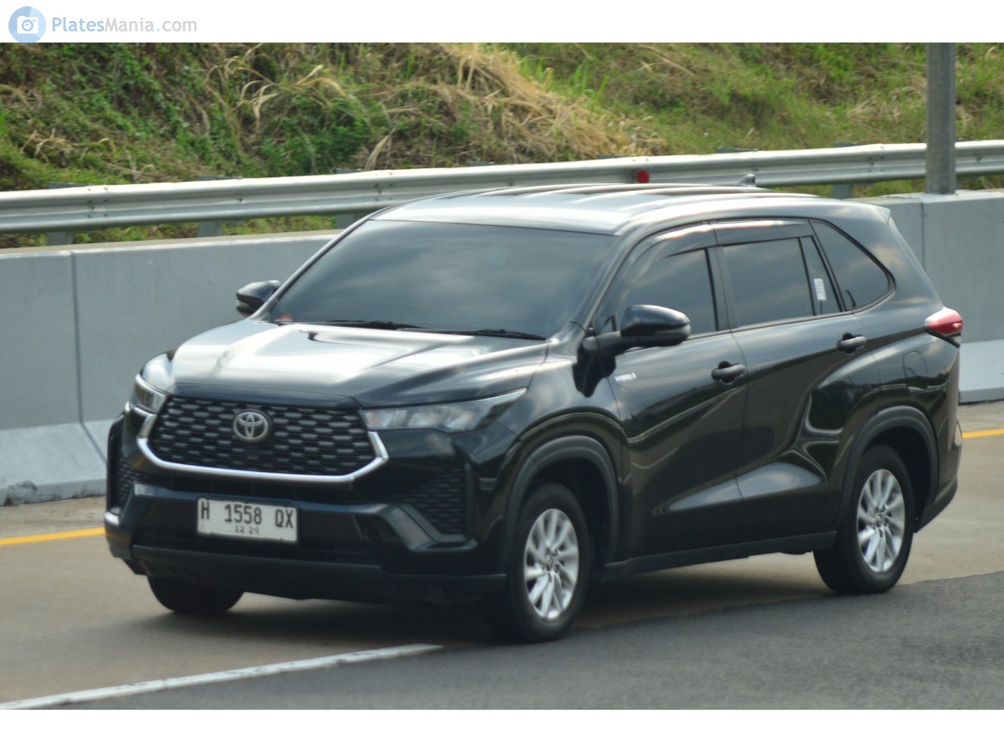 H 1558 QX, Toyota Innova 3rd gen HyCross/Kijang Innova Zenix (AG10), 2022–