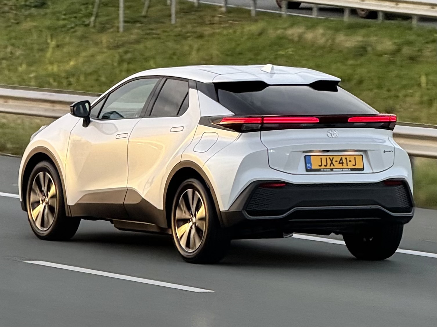 JJX-41-J, Toyota C-HR 2nd gen Hybrid (AX20), 2023–