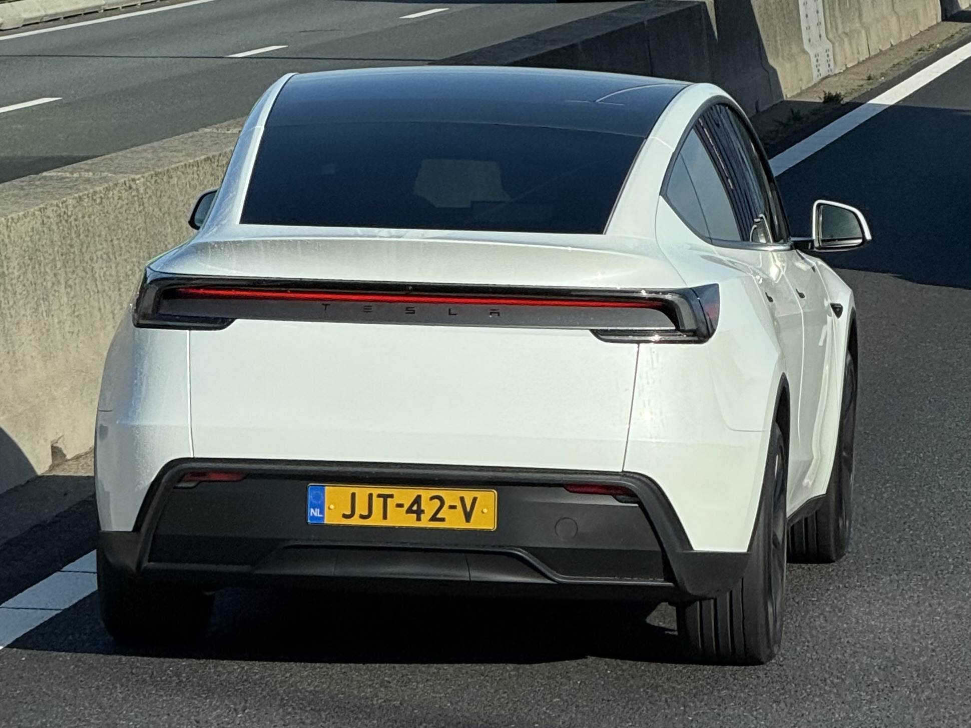 JJT-42-V, Tesla Model Y 1st gen (5YJY), facelift, 2025–