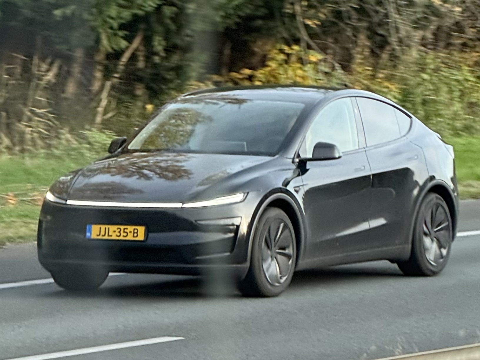 JJL-35-B, Tesla Model Y 1st gen (5YJY), facelift, 2025–