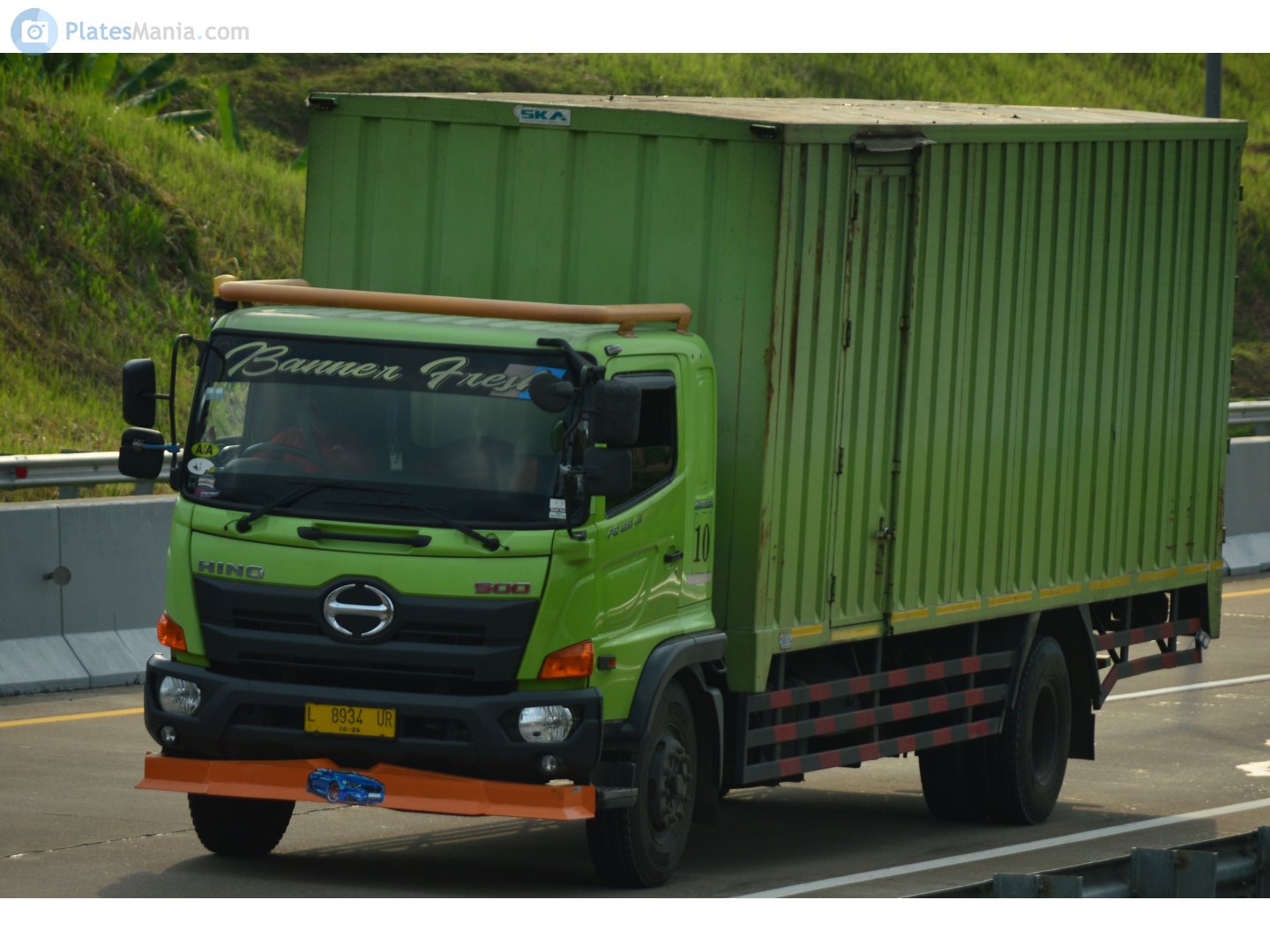 L 8934 UR, Hino 500 Series 