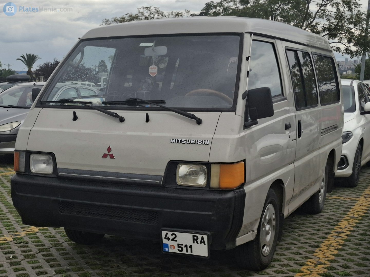 42 RA 511, Mitsubishi L300 2nd gen (PO), 1986–1999